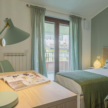 סירמיונה Dolce Vita Family Apartment מראה חיצוני תמונה