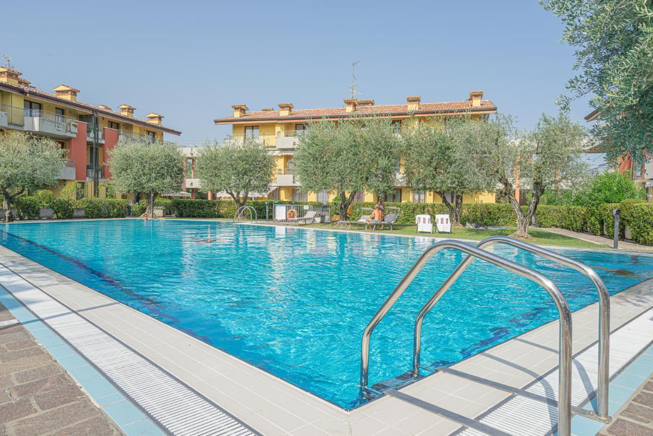סירמיונה Dolce Vita Family Apartment מראה חיצוני תמונה