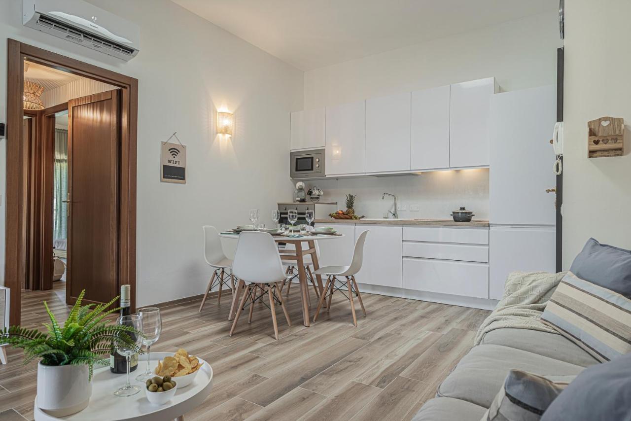 סירמיונה Dolce Vita Family Apartment מראה חיצוני תמונה