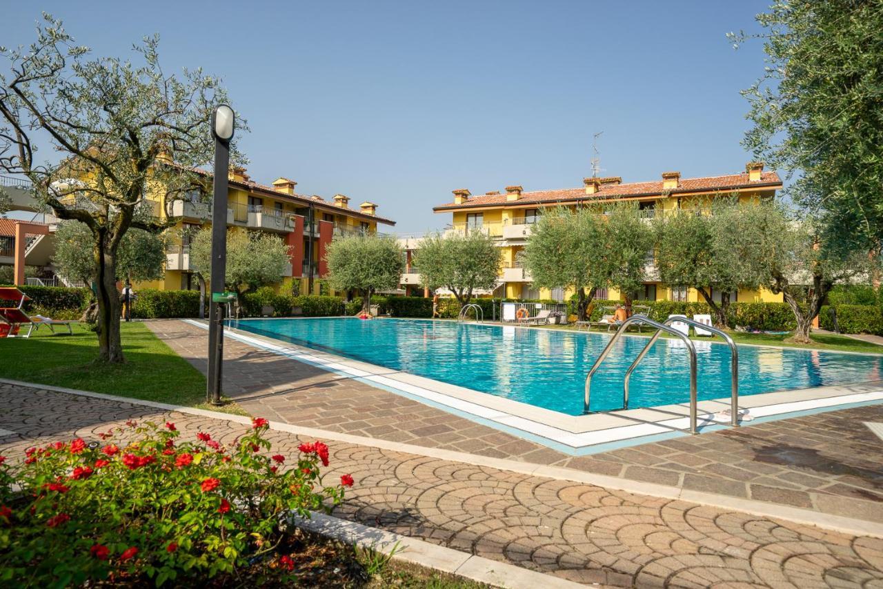 סירמיונה Dolce Vita Family Apartment מראה חיצוני תמונה