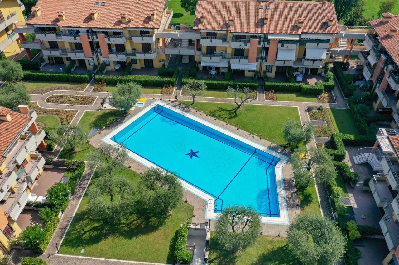 סירמיונה Dolce Vita Family Apartment מראה חיצוני תמונה