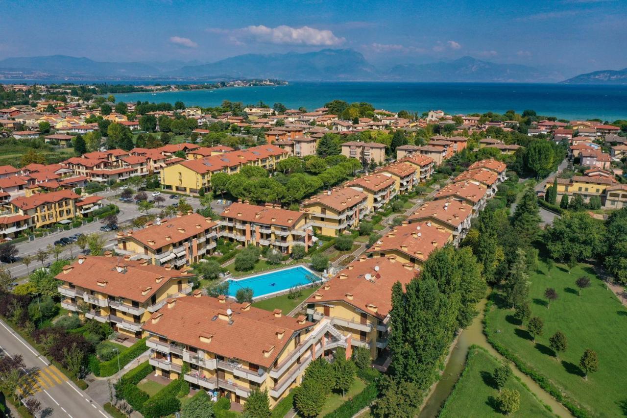 סירמיונה Dolce Vita Family Apartment מראה חיצוני תמונה